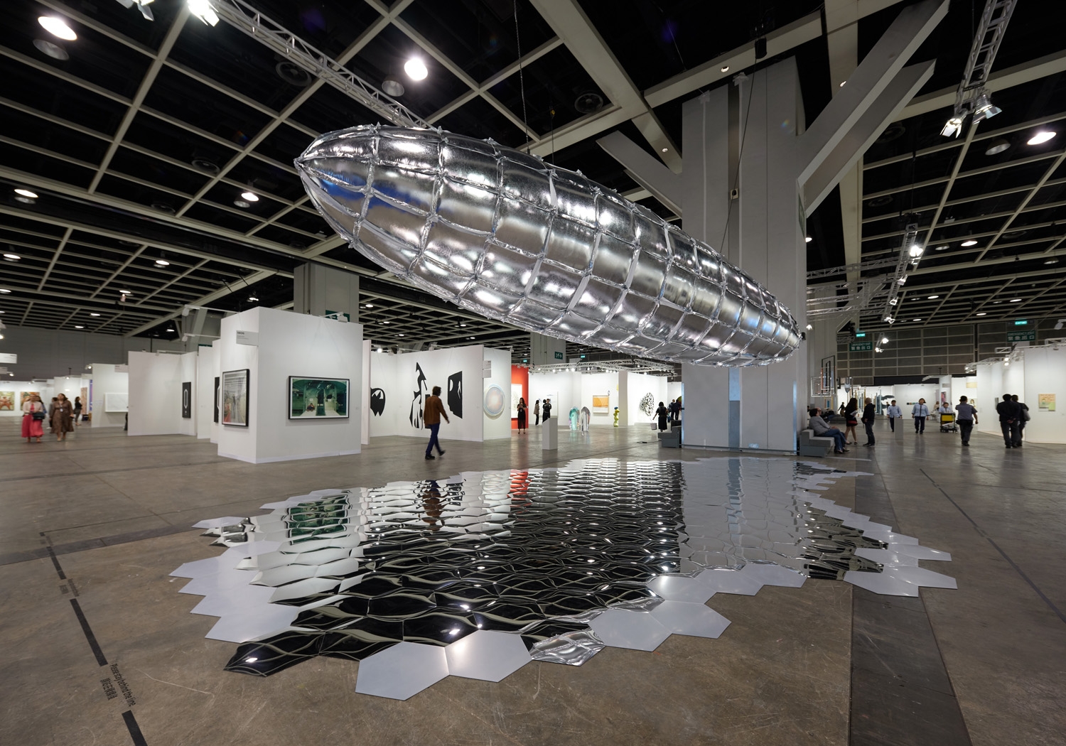 LEE BUL Willing To Be Vulnerable - Metalized Balloon, 2015/2019
