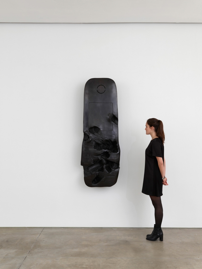 ERWIN WURM, Phone (Performative Sculptures), 2016
